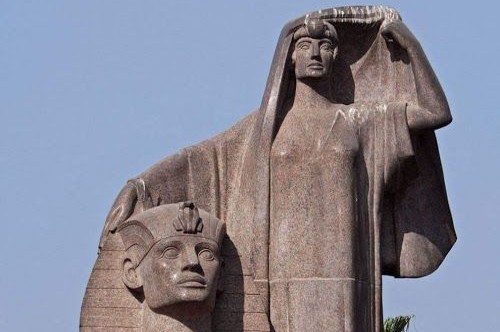 Nahdet Masr statue